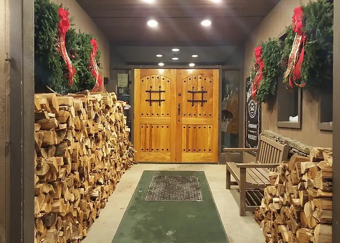 Cascades Lodge